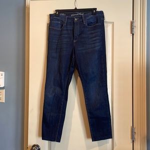 Universal thread dark wash size 12 Jean